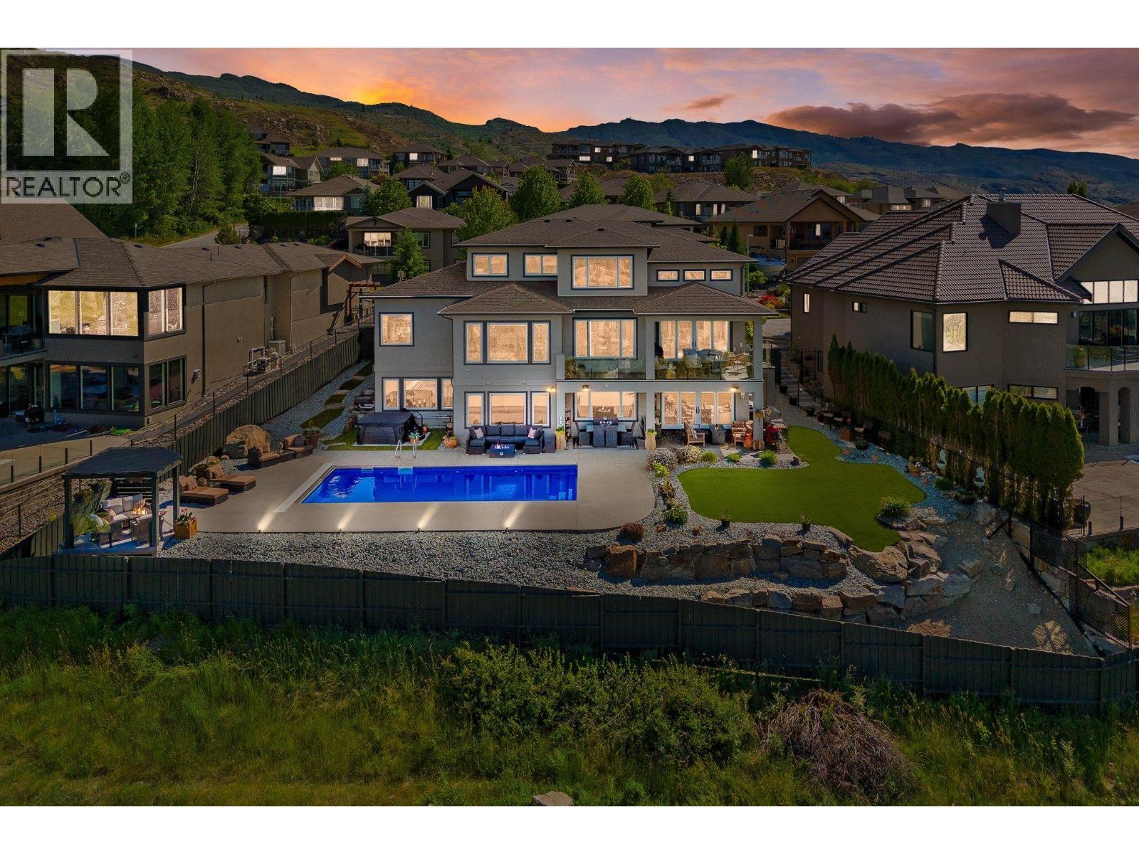 750 Kuipers Crescent, Kelowna, BC - Outdoor With In Ground Pool