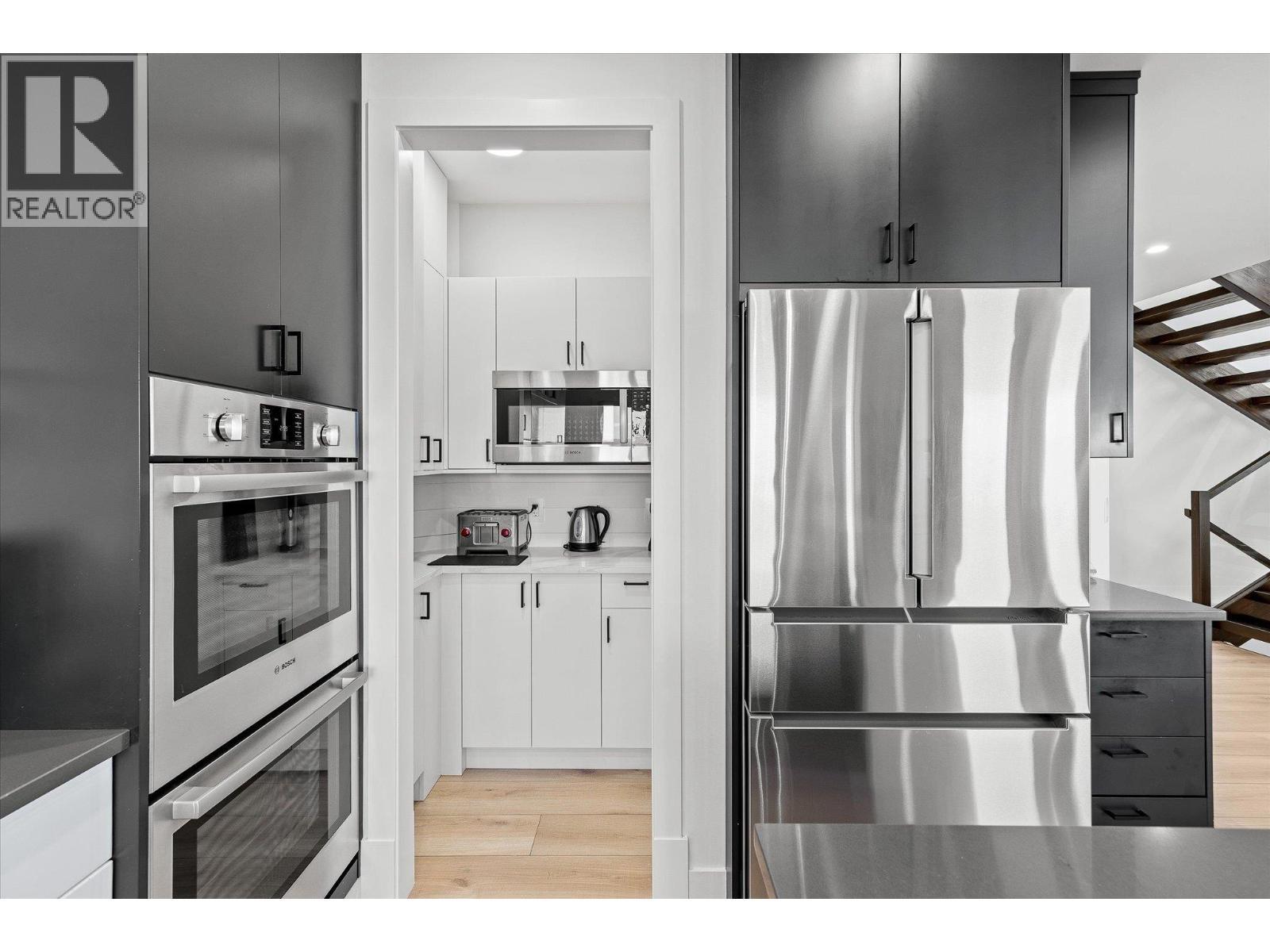 750 Kuipers Crescent, Kelowna, BC - Indoor Photo Showing Kitchen