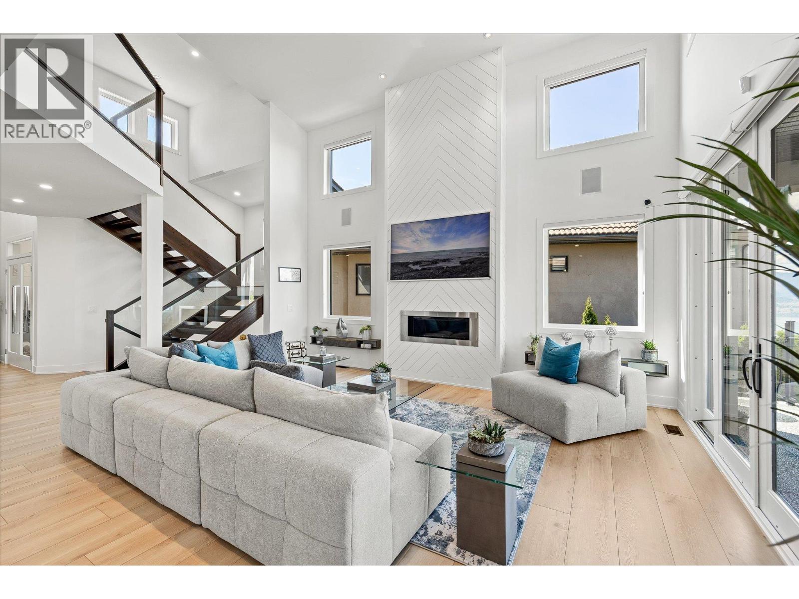 750 Kuipers Crescent, Kelowna, BC - Indoor Photo Showing Living Room With Fireplace