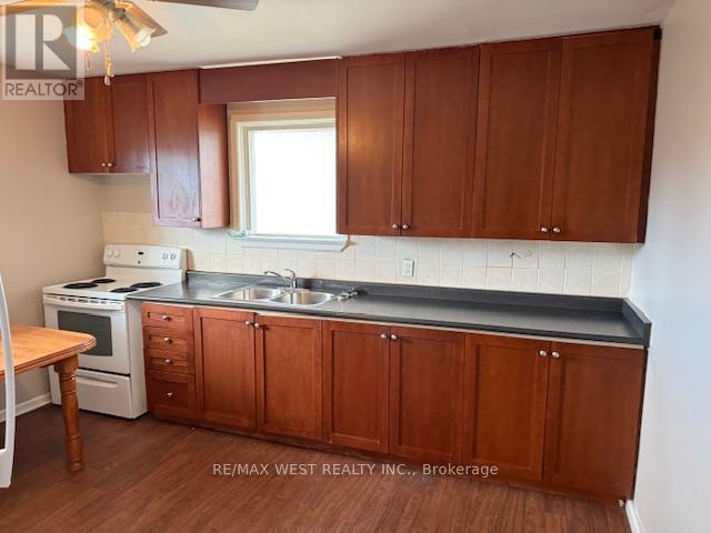 13576 Coleraine Drive, Caledon, ON - Indoor Photo Showing Kitchen With Double Sink