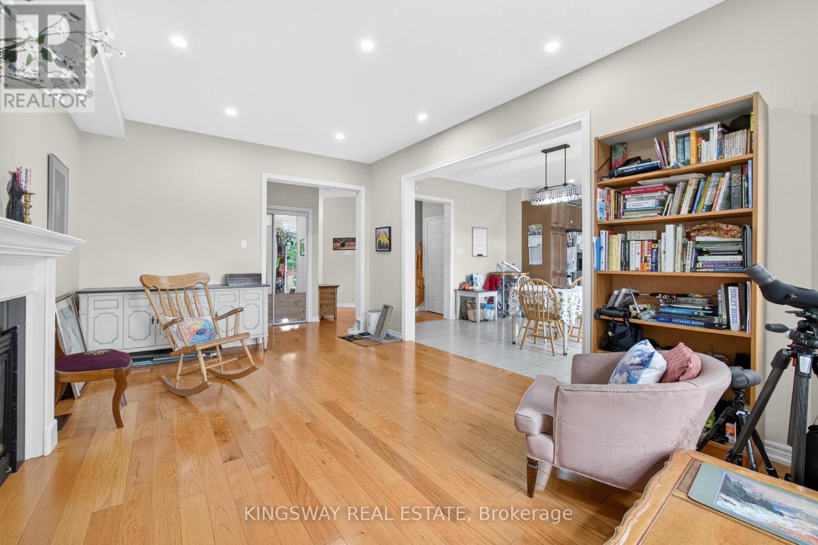 284 Holmes Crescent, Milton, ON - Indoor With Fireplace