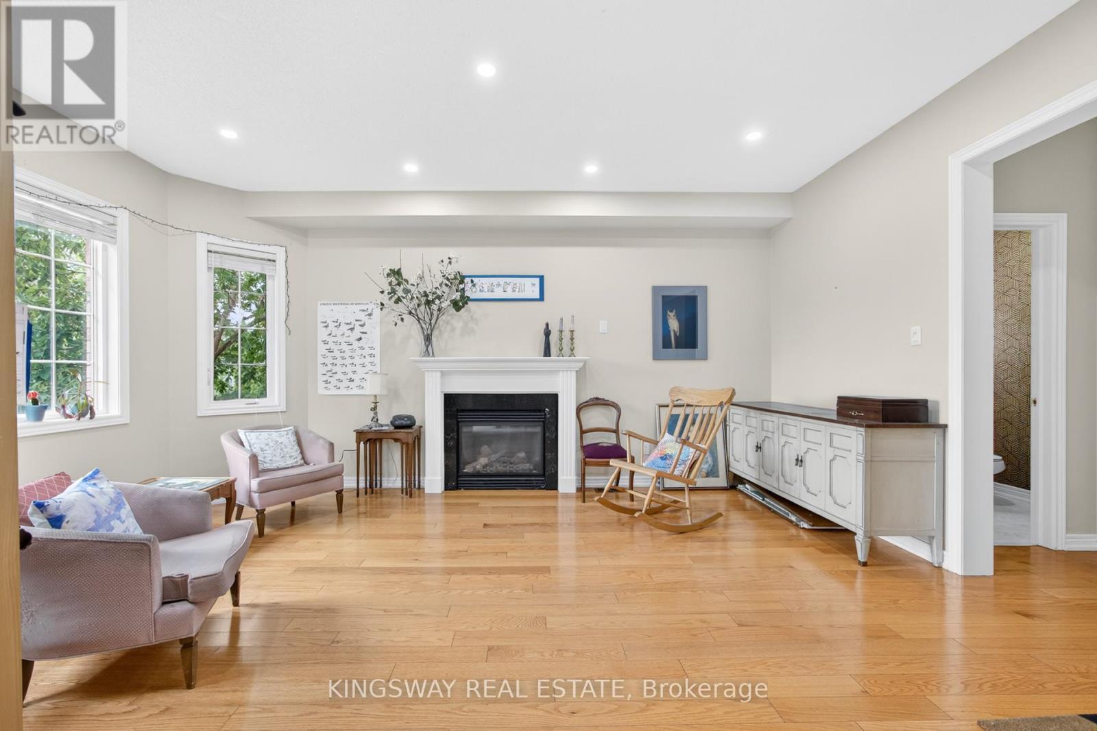 284 Holmes Crescent, Milton, ON - Indoor With Fireplace