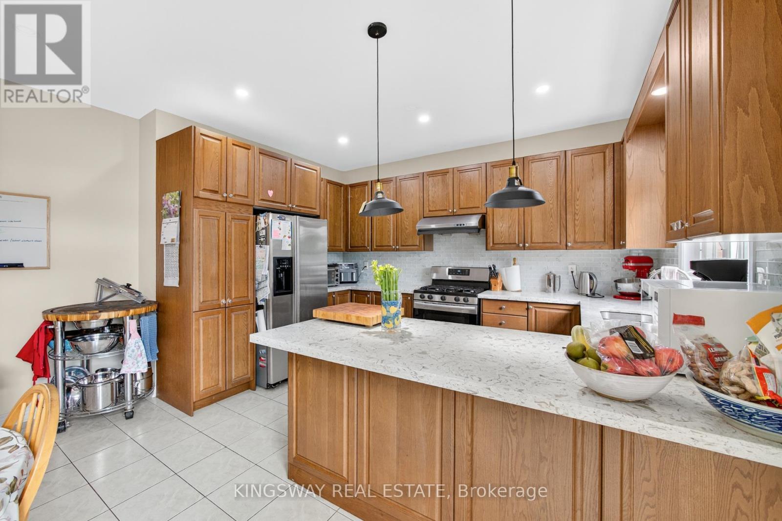 284 Holmes Crescent, Milton, ON - Indoor Photo Showing Kitchen