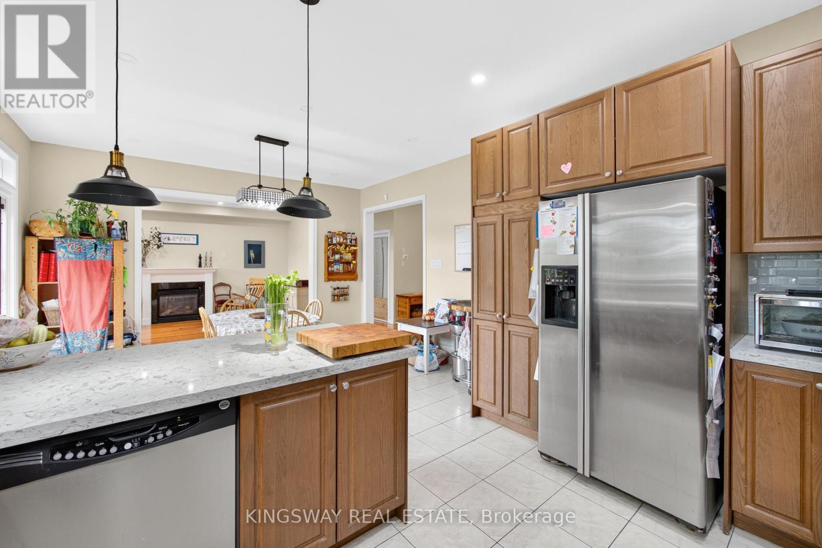 284 Holmes Crescent, Milton, ON - Indoor Photo Showing Kitchen