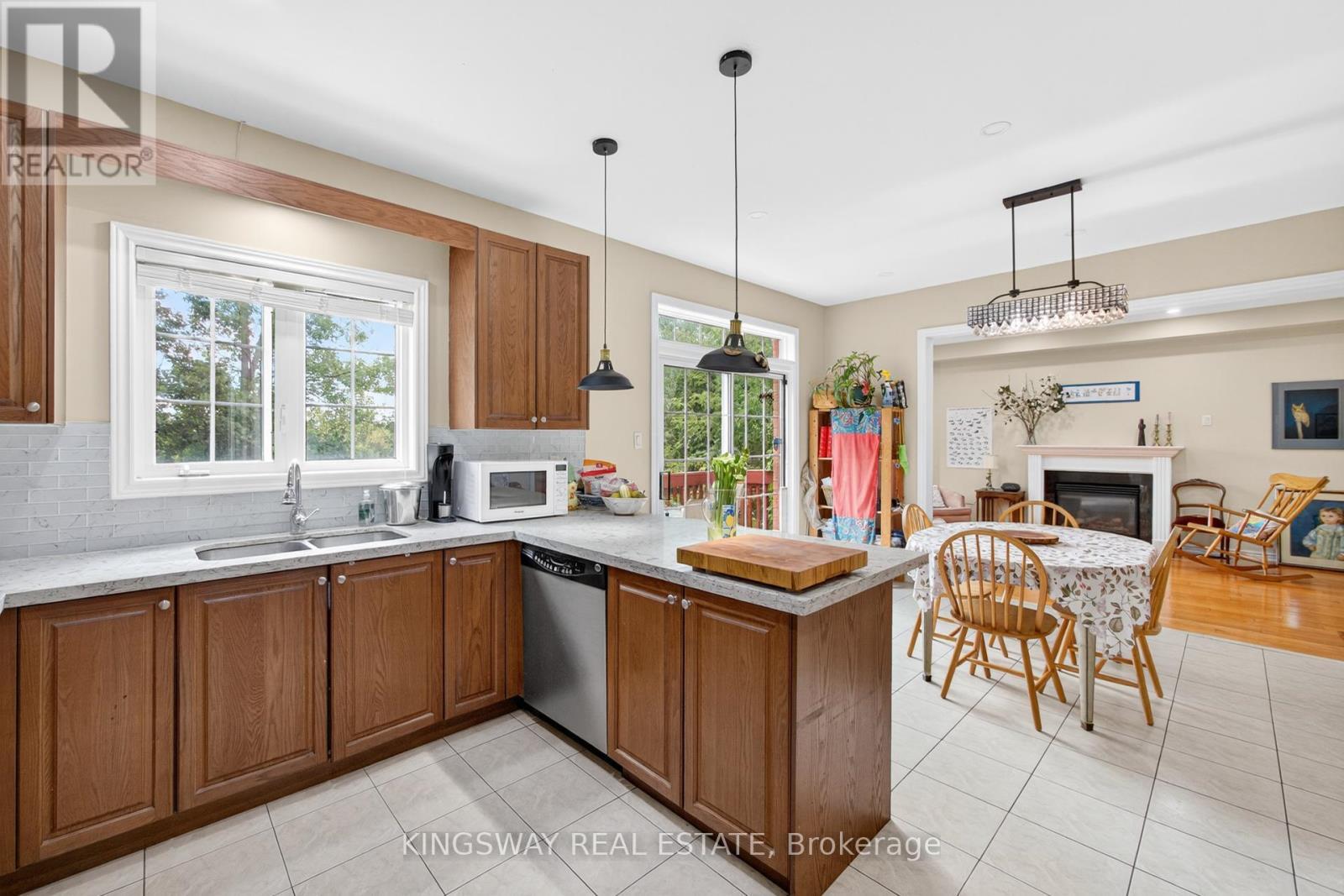 284 Holmes Crescent, Milton, ON - Indoor Photo Showing Kitchen With Fireplace With Double Sink
