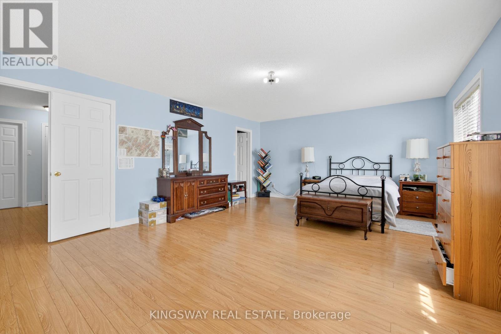 284 Holmes Crescent, Milton, ON - Indoor Photo Showing Bedroom