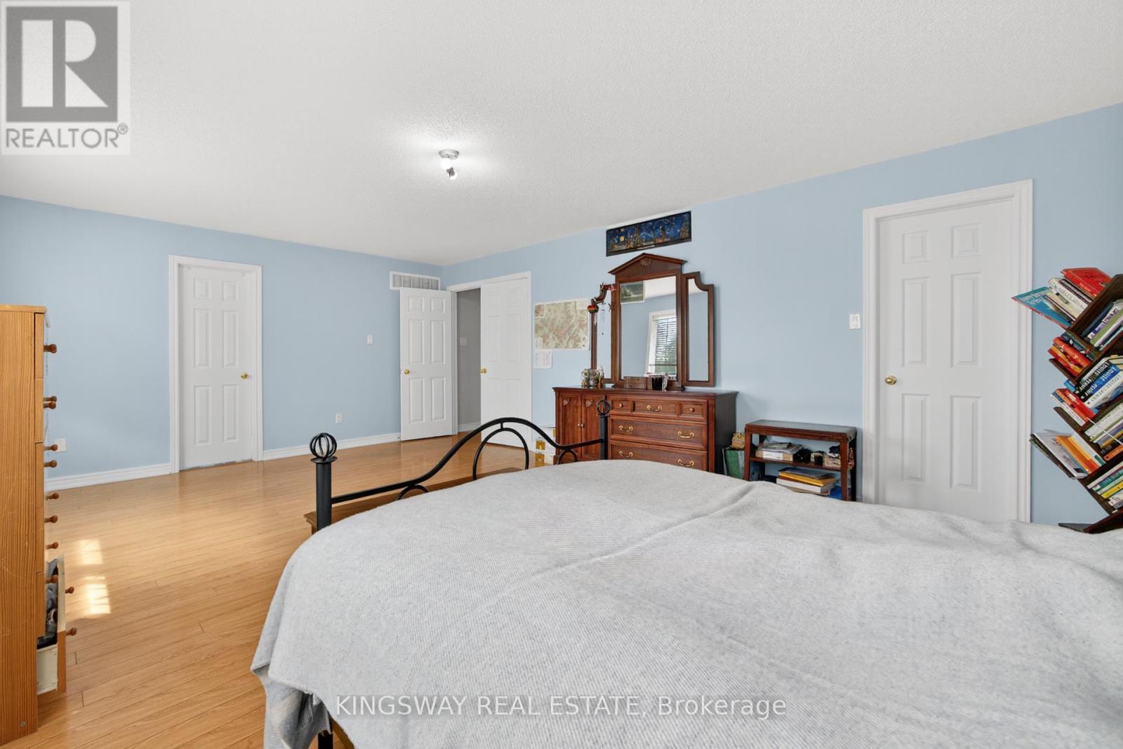 284 Holmes Crescent, Milton, ON - Indoor Photo Showing Bedroom