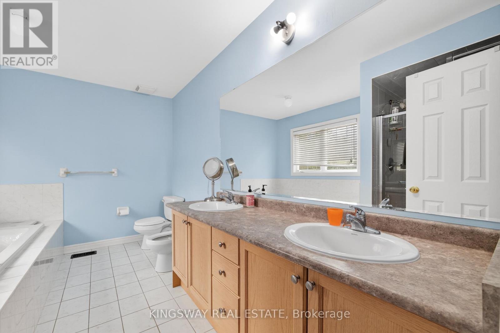 284 Holmes Crescent, Milton, ON - Indoor Photo Showing Bathroom