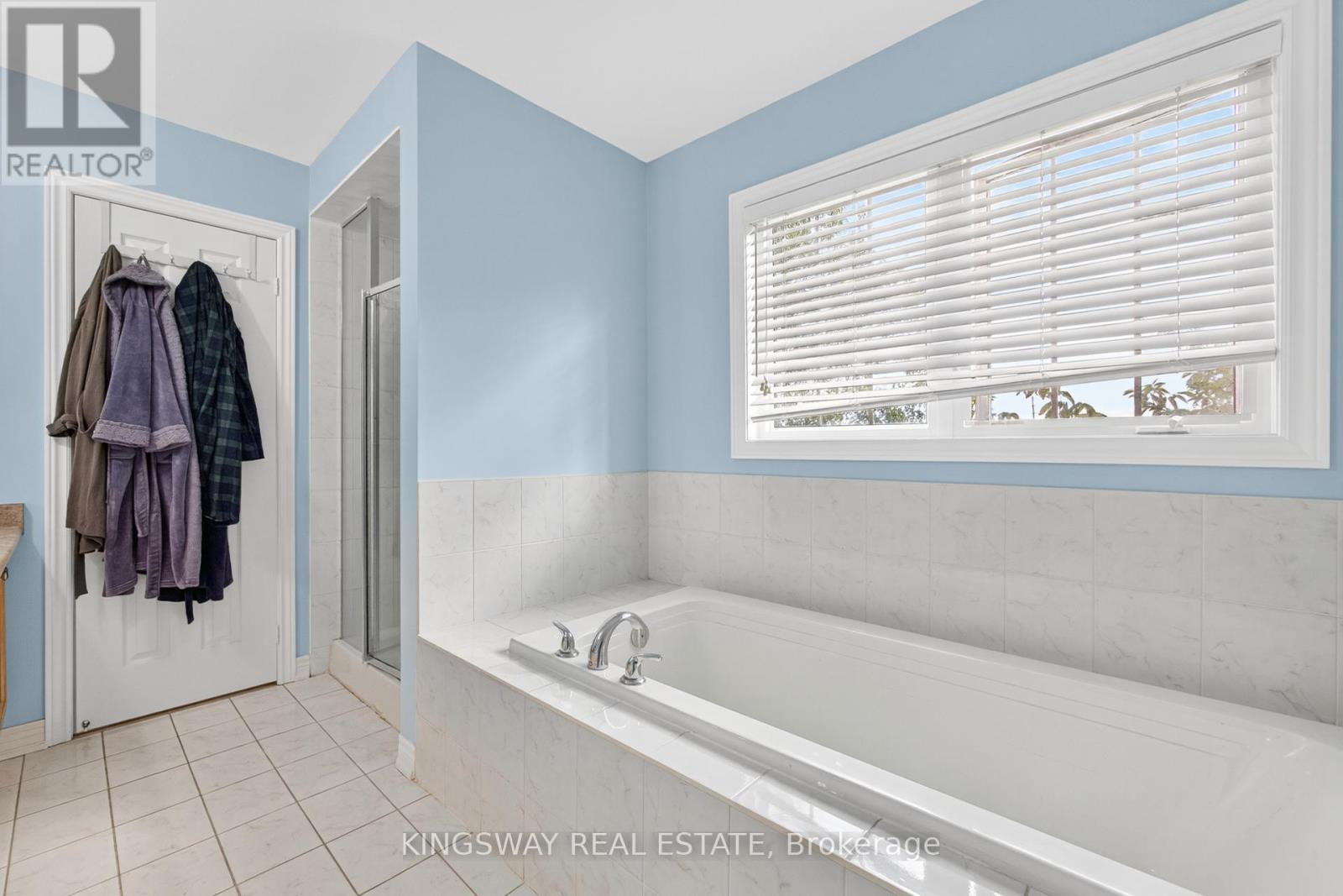 284 Holmes Crescent, Milton, ON - Indoor Photo Showing Bathroom