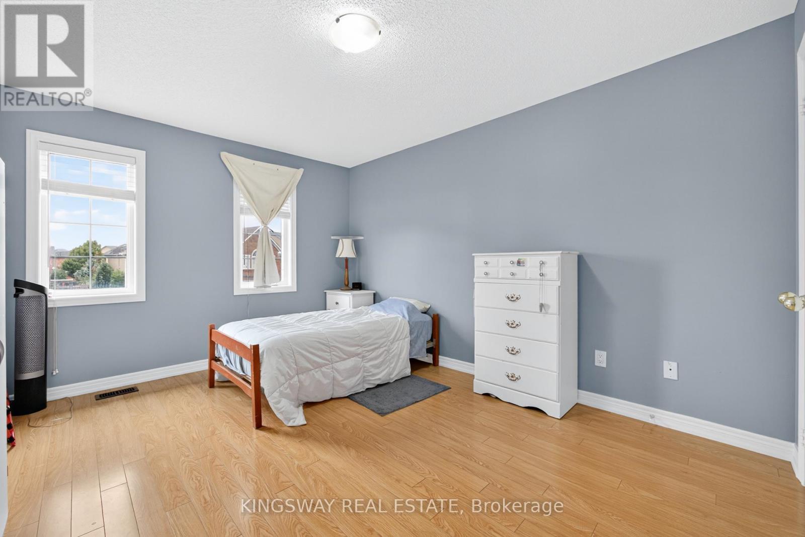 284 Holmes Crescent, Milton, ON - Indoor Photo Showing Bedroom