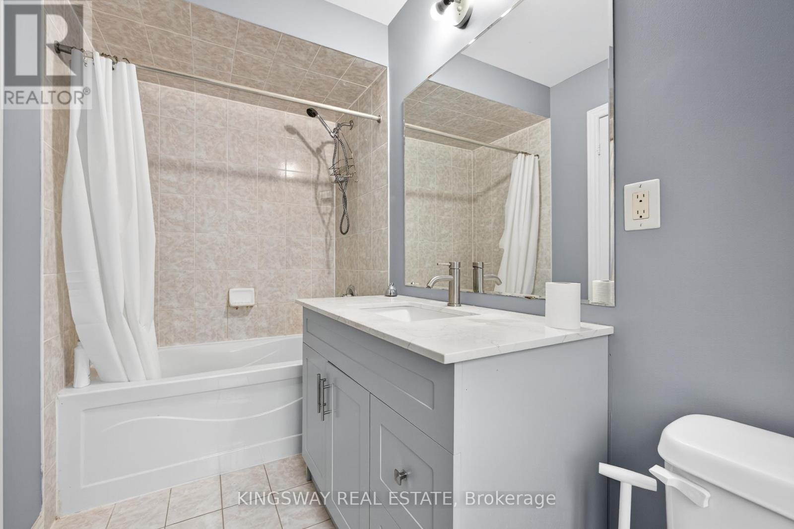 284 Holmes Crescent, Milton, ON - Indoor Photo Showing Bathroom