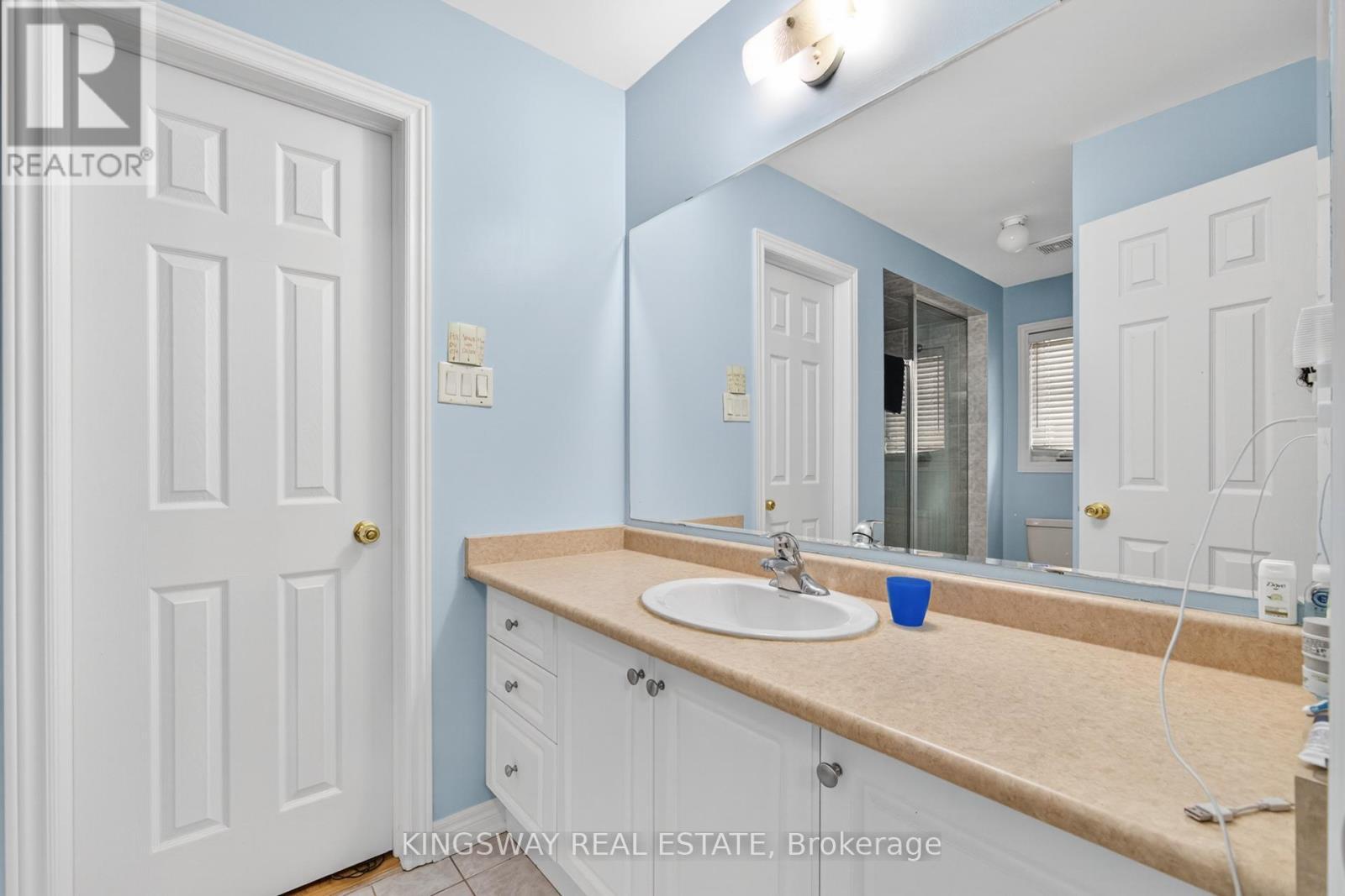 284 Holmes Crescent, Milton, ON - Indoor Photo Showing Bathroom