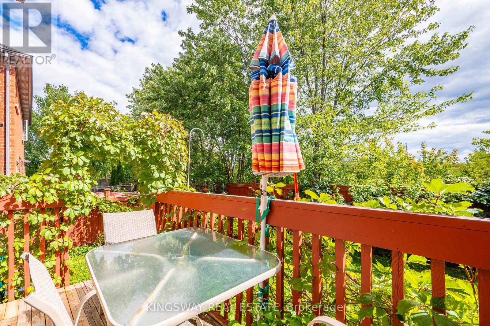 284 Holmes Crescent, Milton, ON - Outdoor