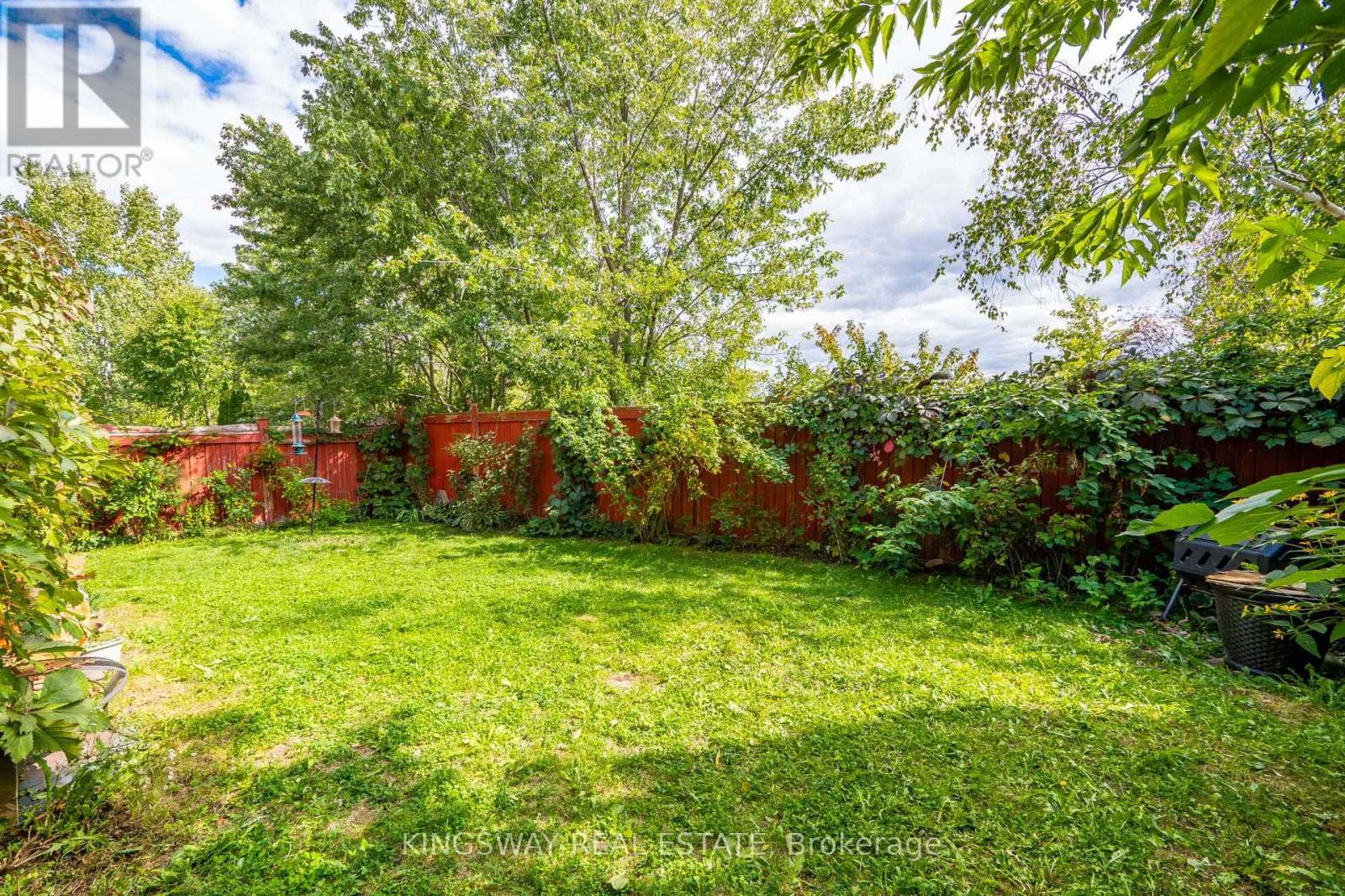 284 Holmes Crescent, Milton, ON - Outdoor