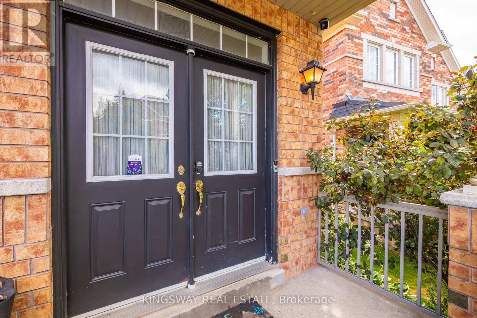 284 Holmes Crescent, Milton, ON - Outdoor With Exterior