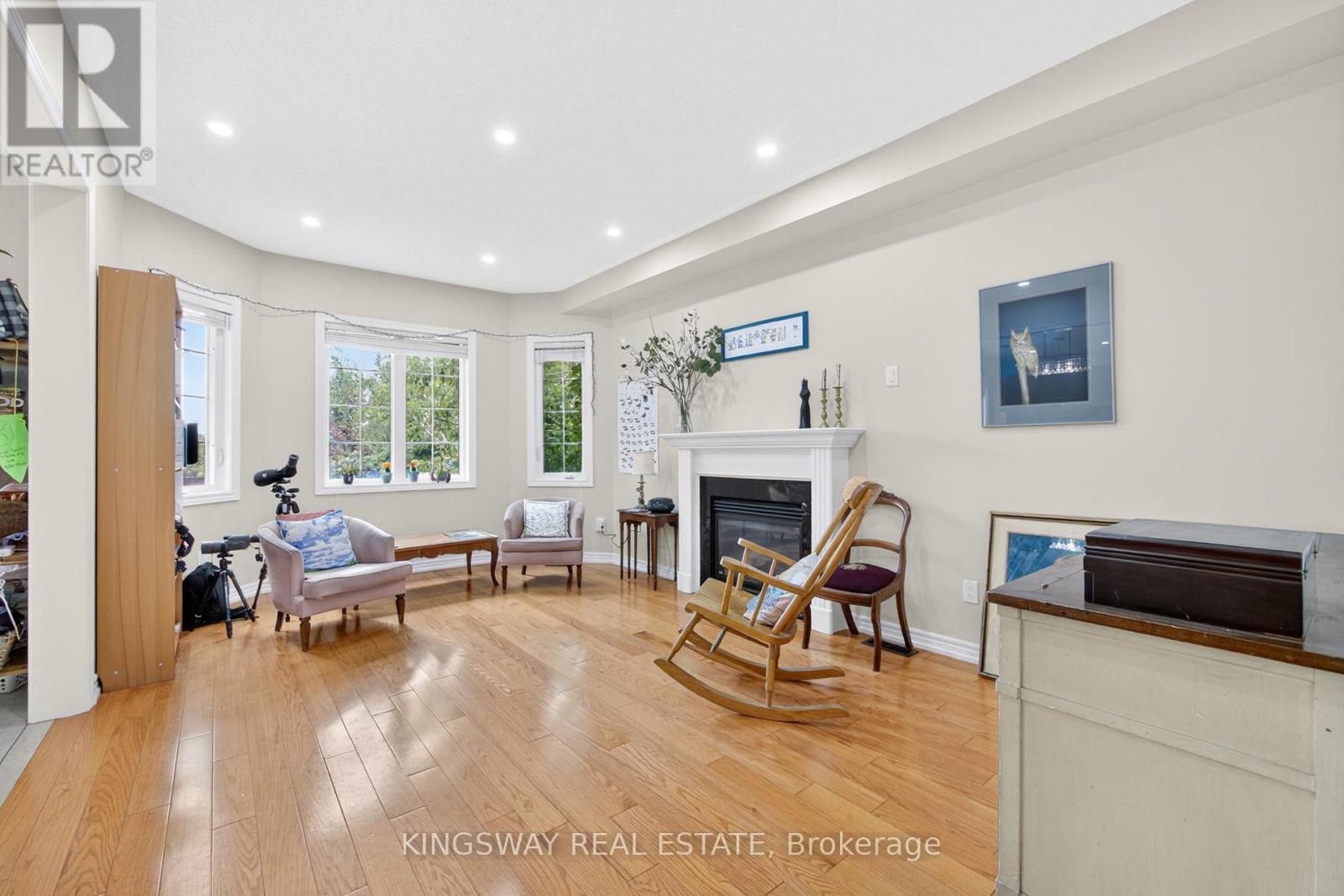 284 Holmes Crescent, Milton, ON - Indoor Photo Showing Other Room With Fireplace