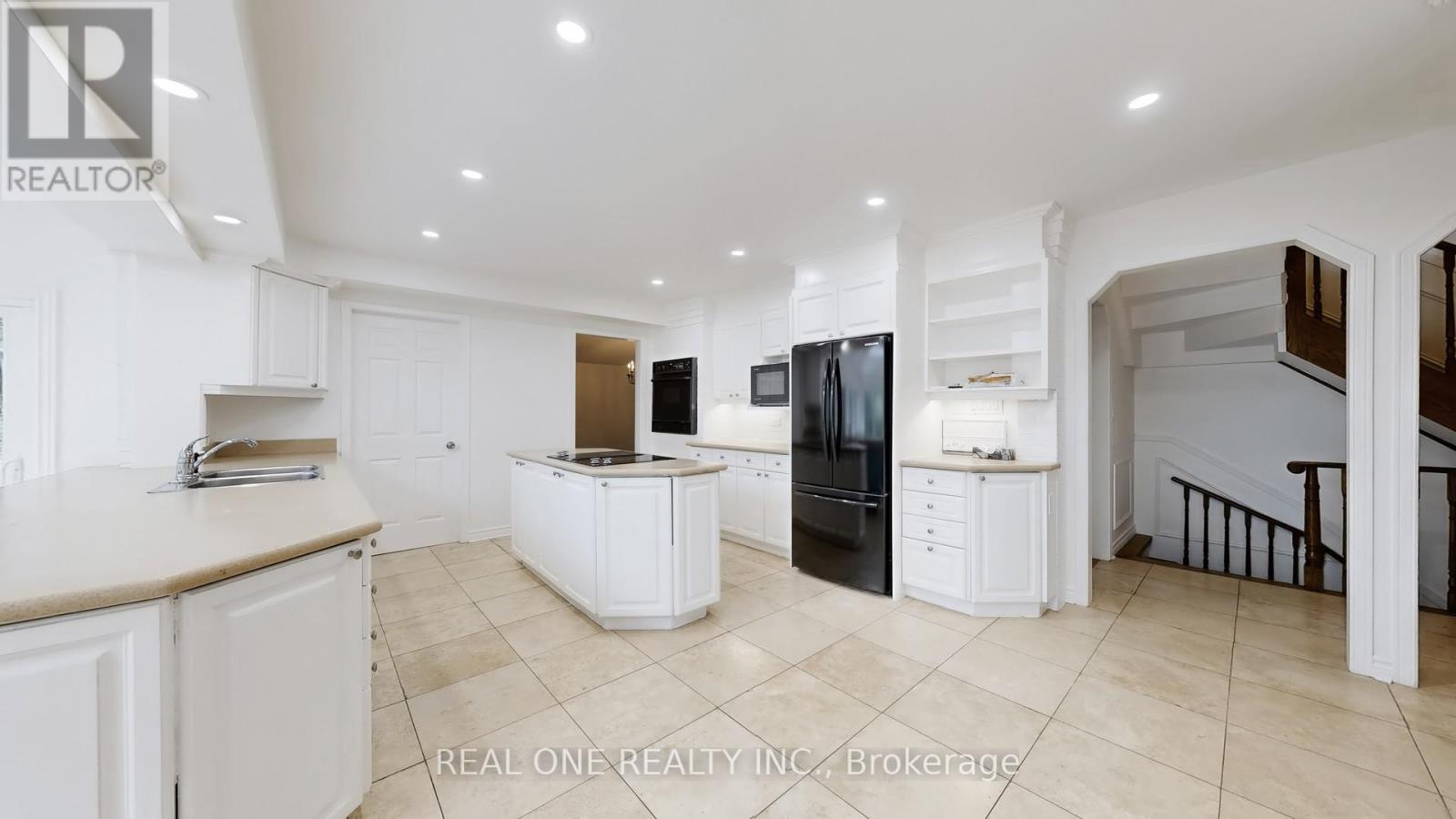 465 Woodland Acres Crescent, Vaughan, ON - Indoor Photo Showing Kitchen
