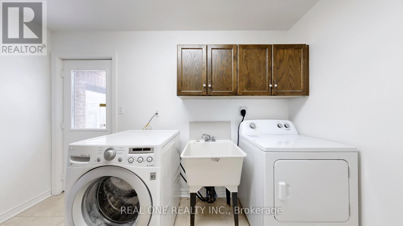 465 Woodland Acres Crescent, Vaughan, ON - Indoor Photo Showing Laundry Room