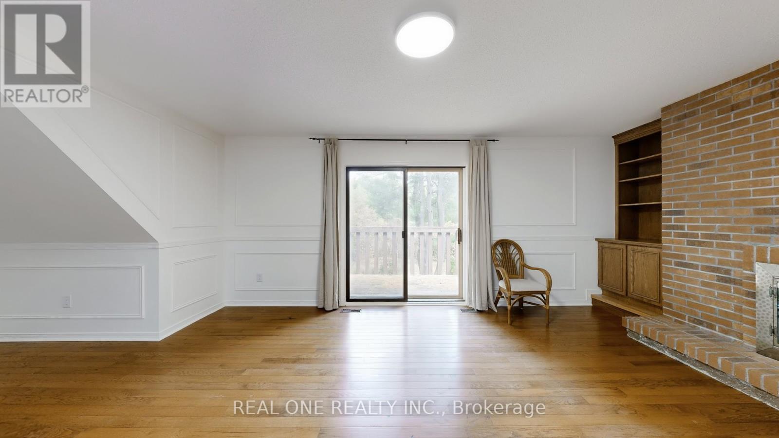 465 Woodland Acres Crescent, Vaughan, ON - Indoor Photo Showing Other Room With Fireplace