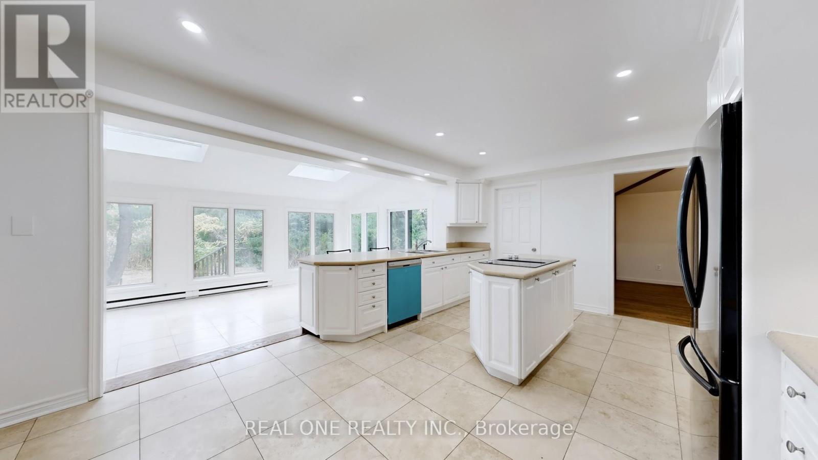 465 Woodland Acres Crescent, Vaughan, ON - Indoor Photo Showing Kitchen