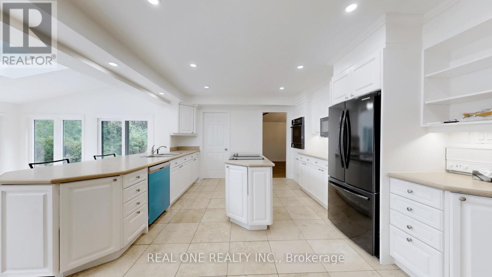 465 Woodland Acres Crescent, Vaughan, ON - Indoor Photo Showing Kitchen