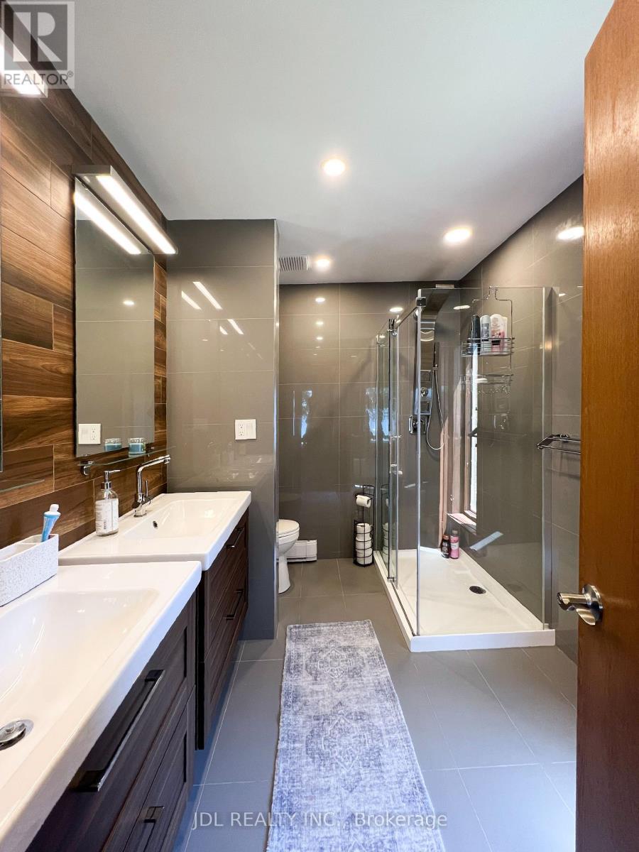 16 Thicketwood Place, Ramara, ON - Indoor Photo Showing Bathroom