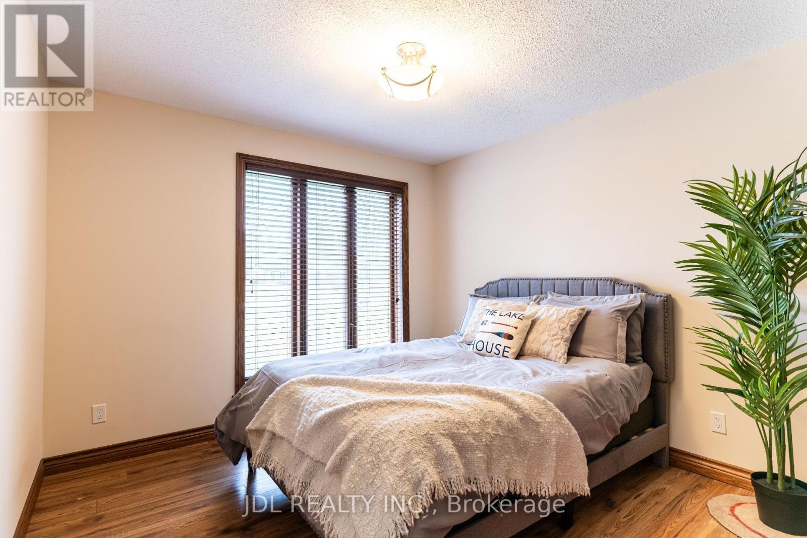 16 Thicketwood Place, Ramara, ON - Indoor Photo Showing Bedroom
