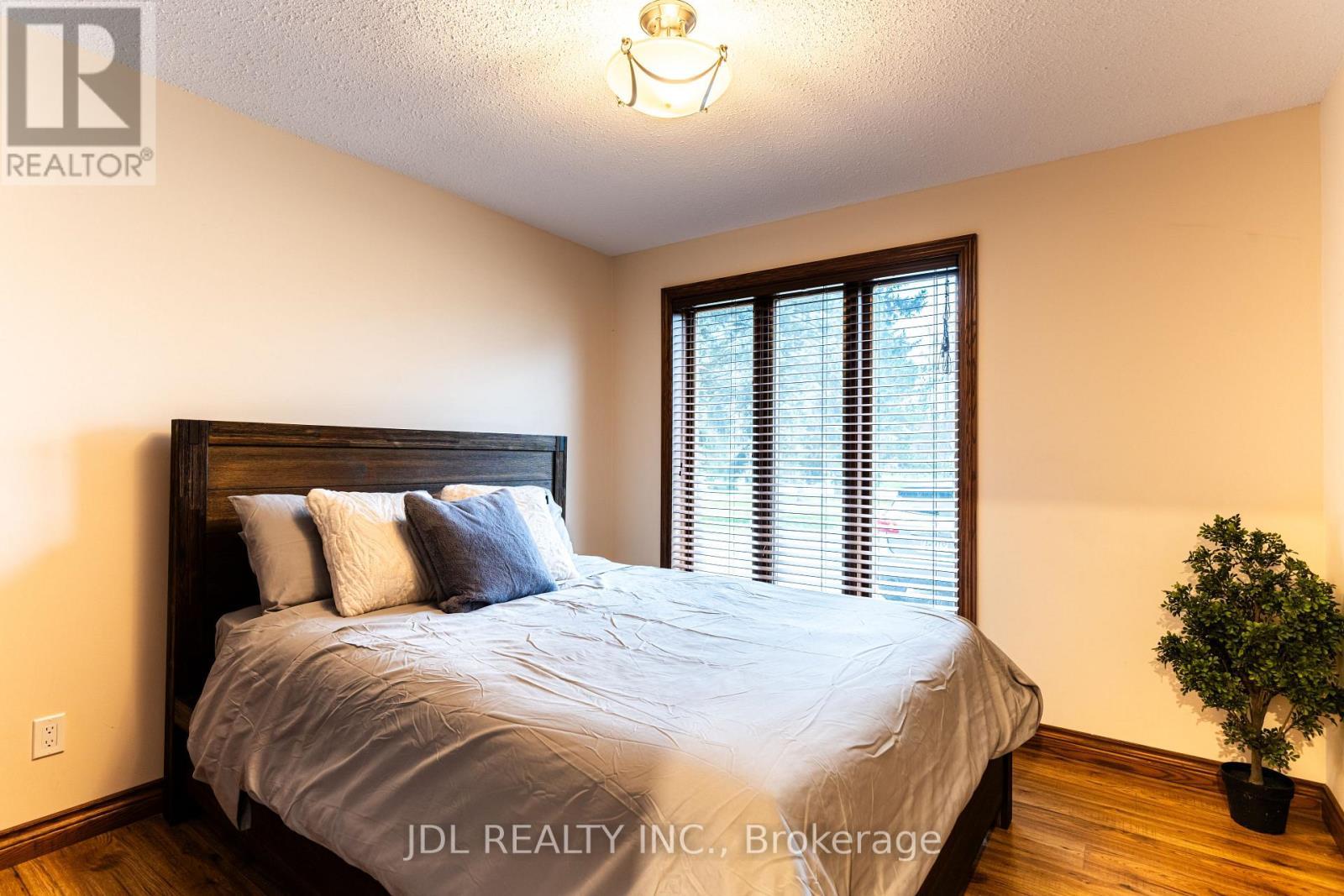 16 Thicketwood Place, Ramara, ON - Indoor Photo Showing Bedroom