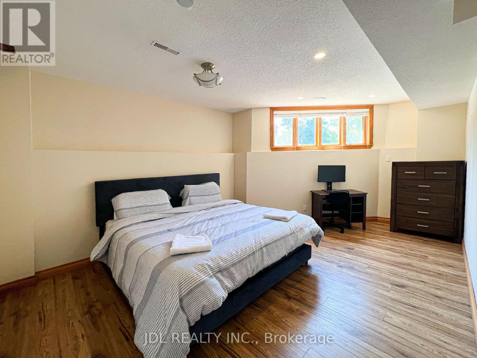 16 Thicketwood Place, Ramara, ON - Indoor Photo Showing Bedroom