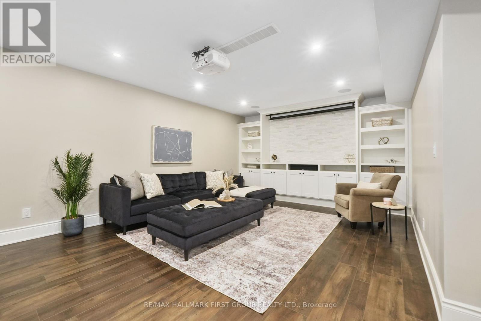 122 Glens Of Antrim Way, Alnwick/Haldimand, ON - Indoor Photo Showing Living Room