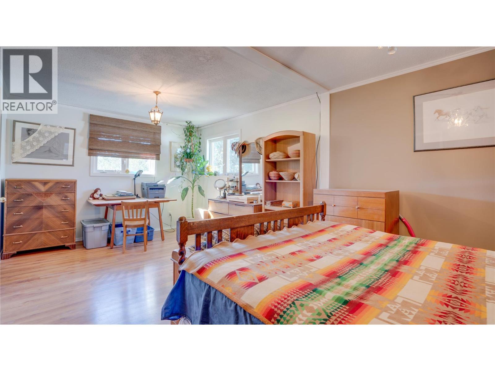 700 Bass Avenue, Enderby, BC - Indoor Photo Showing Bedroom