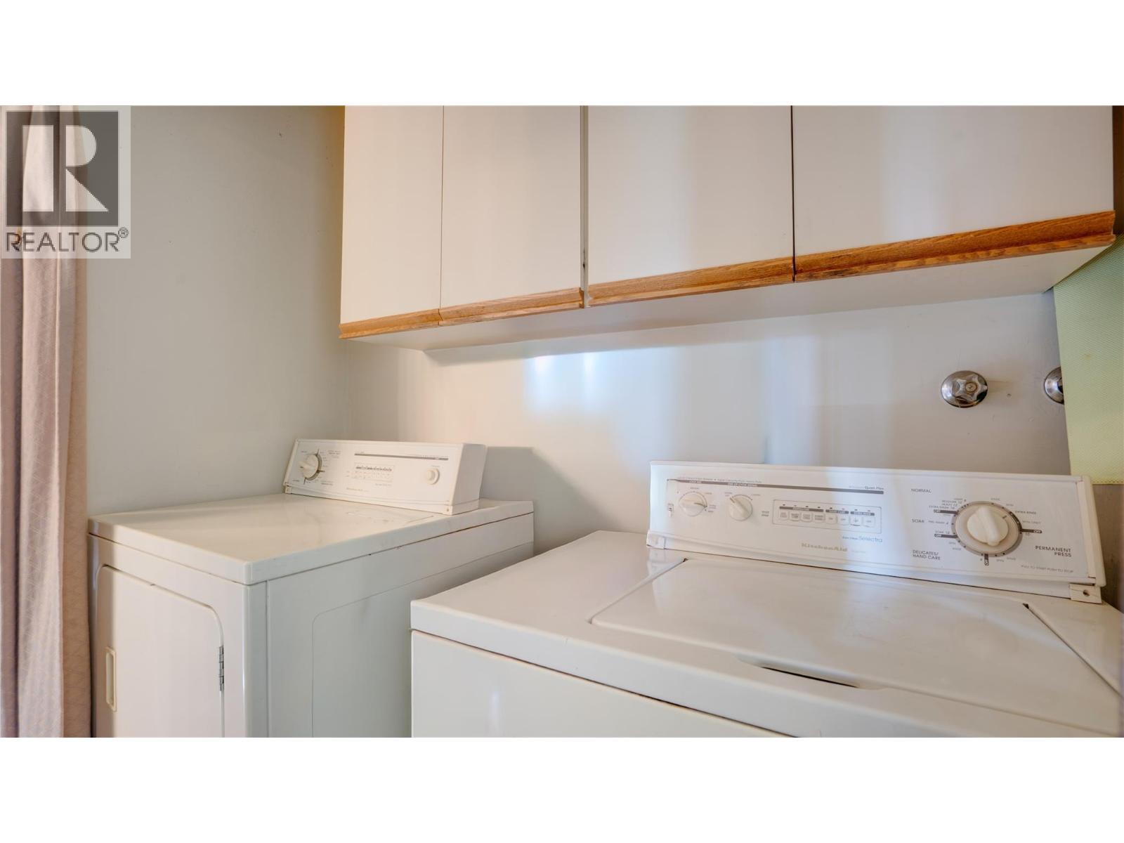 700 Bass Avenue, Enderby, BC - Indoor Photo Showing Laundry Room