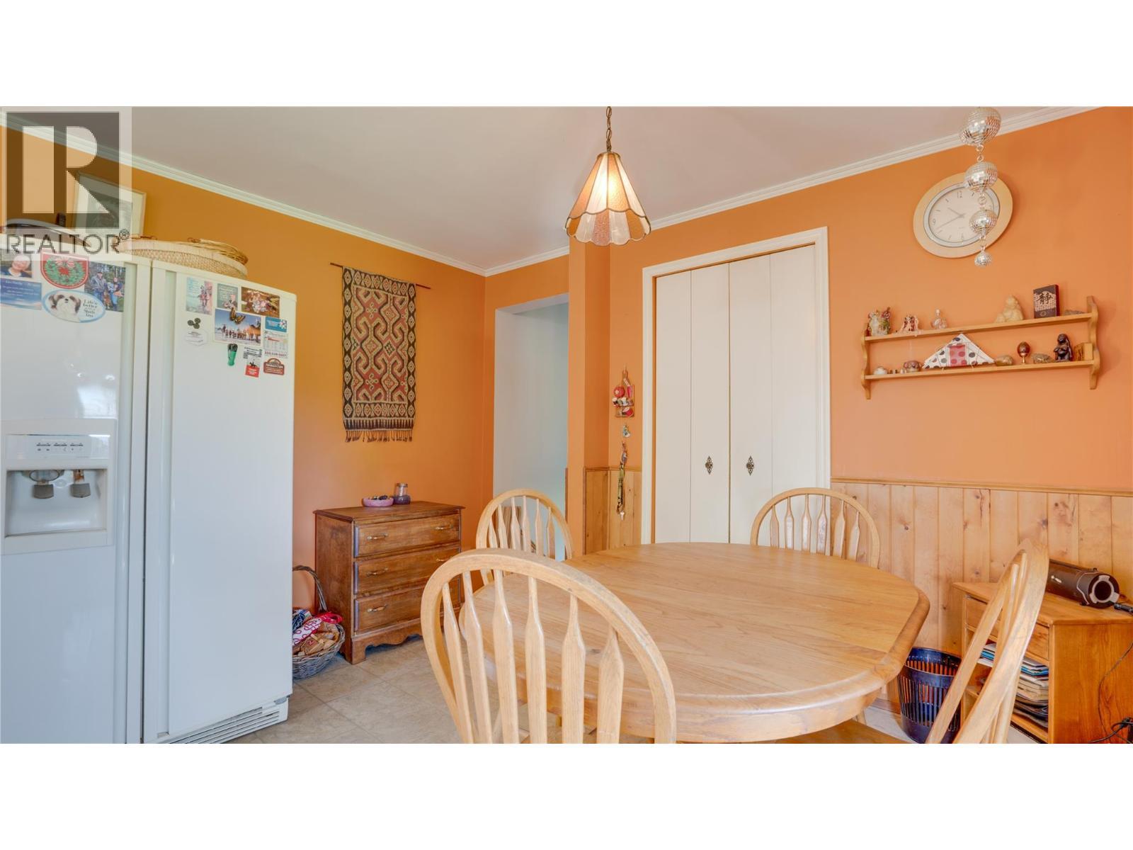 700 Bass Avenue, Enderby, BC - Indoor Photo Showing Dining Room