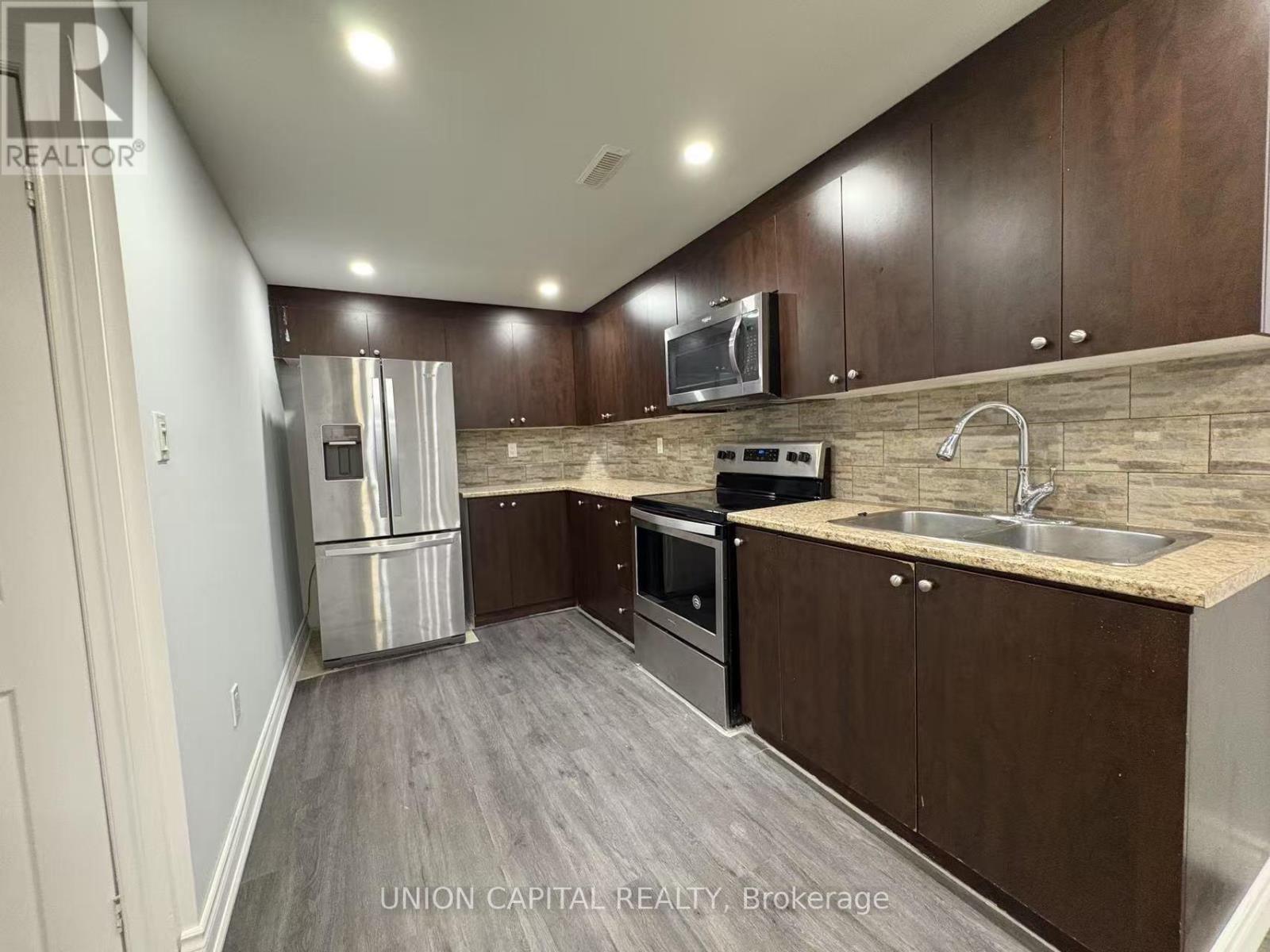 Bsmt - 21 Natanya Boulevard, Georgina, ON - Indoor Photo Showing Kitchen With Stainless Steel Kitchen With Double Sink With Upgraded Kitchen