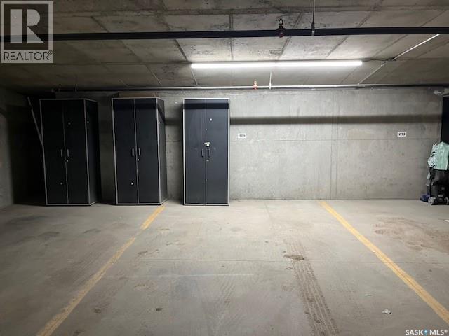 109 1220 Blackfoot Drive, Regina, SK - Indoor Photo Showing Garage