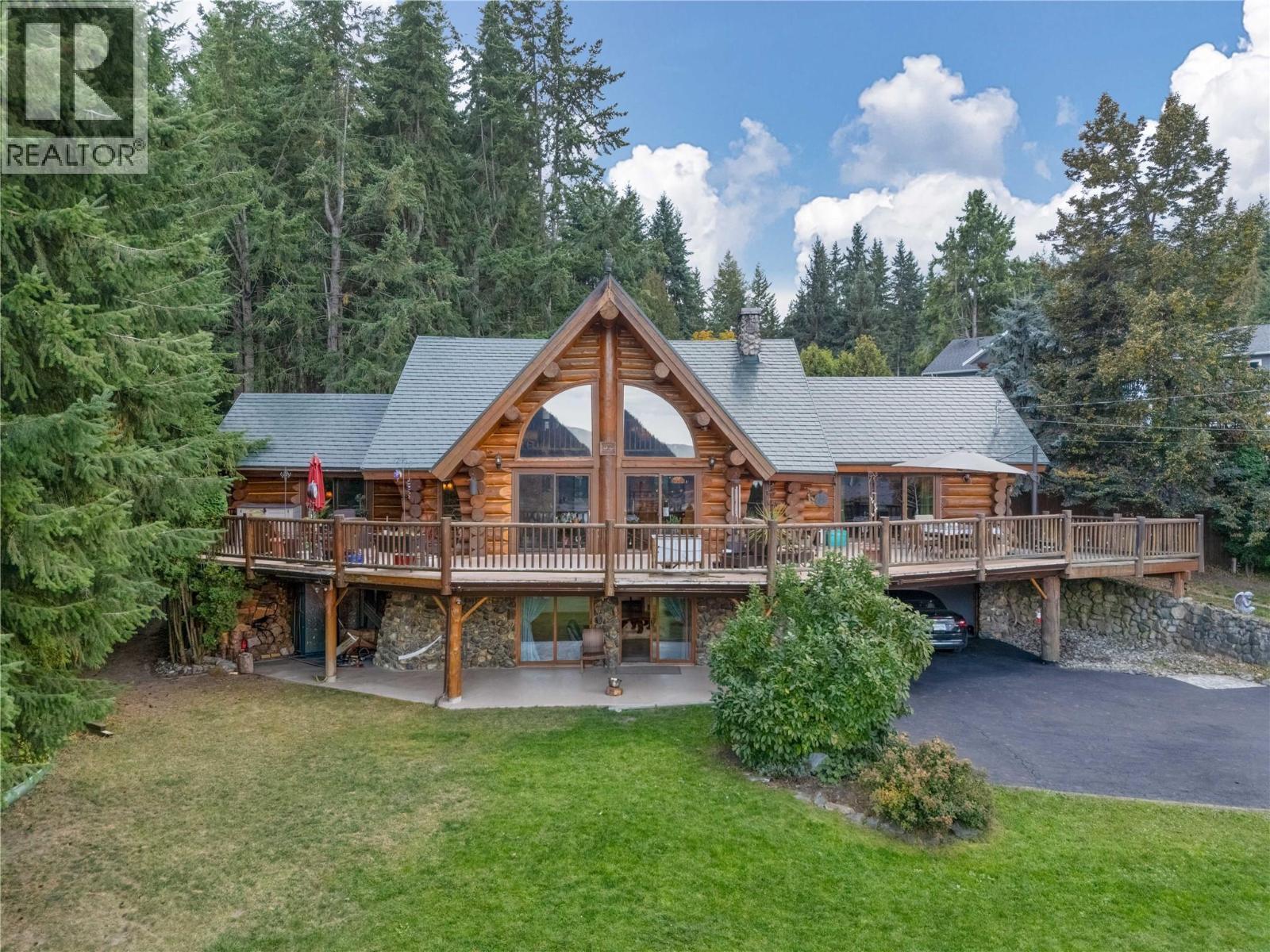 Spacious custom log home - 2462 Leisure Road, Blind Bay, BC - Outdoor With Deck Patio Veranda