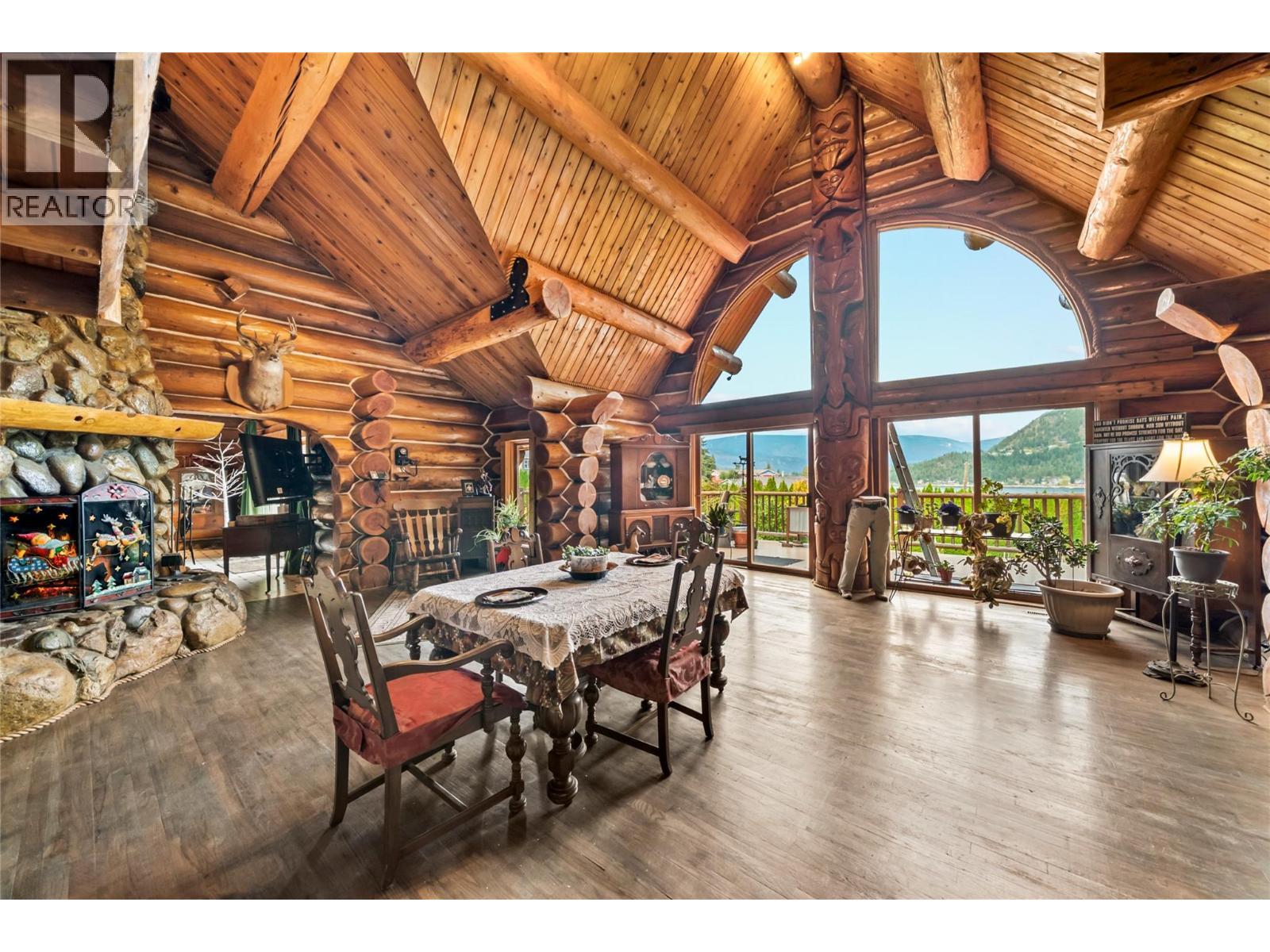 2462 Leisure Road, Blind Bay, BC - Indoor