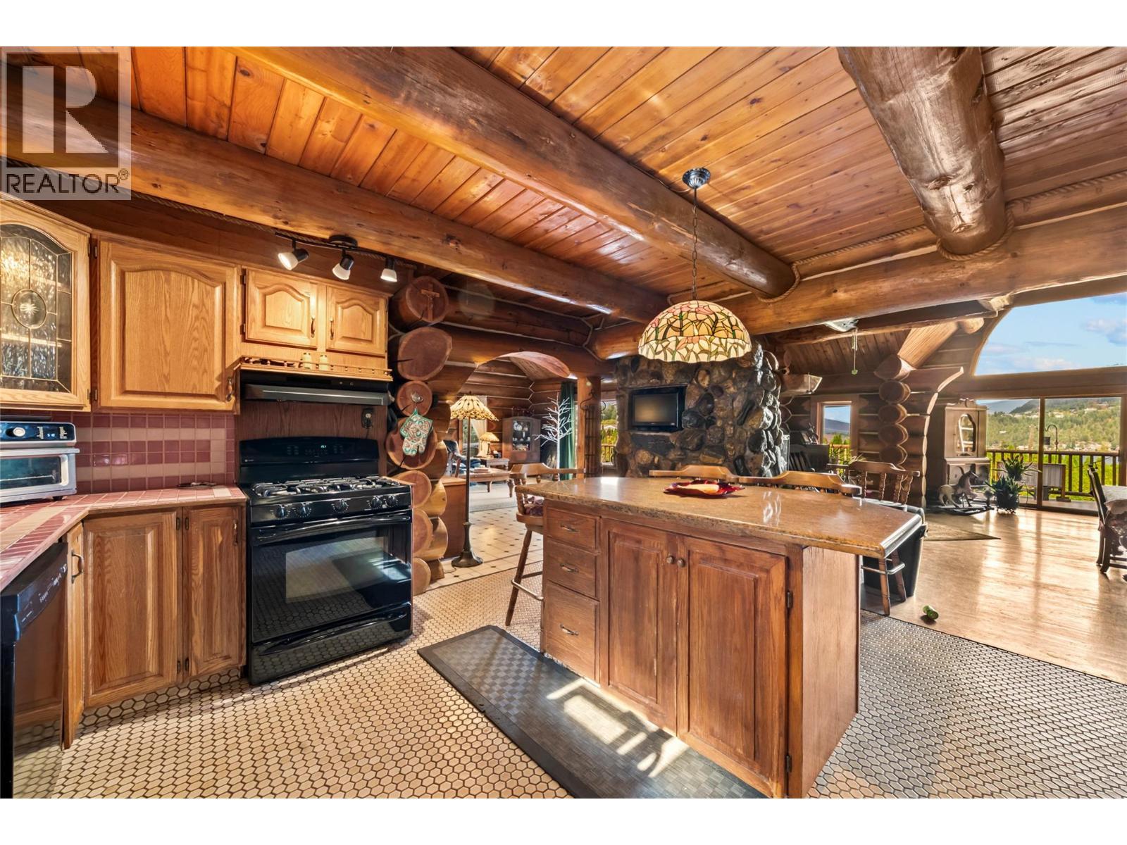 2462 Leisure Road, Blind Bay, BC - Indoor Photo Showing Kitchen