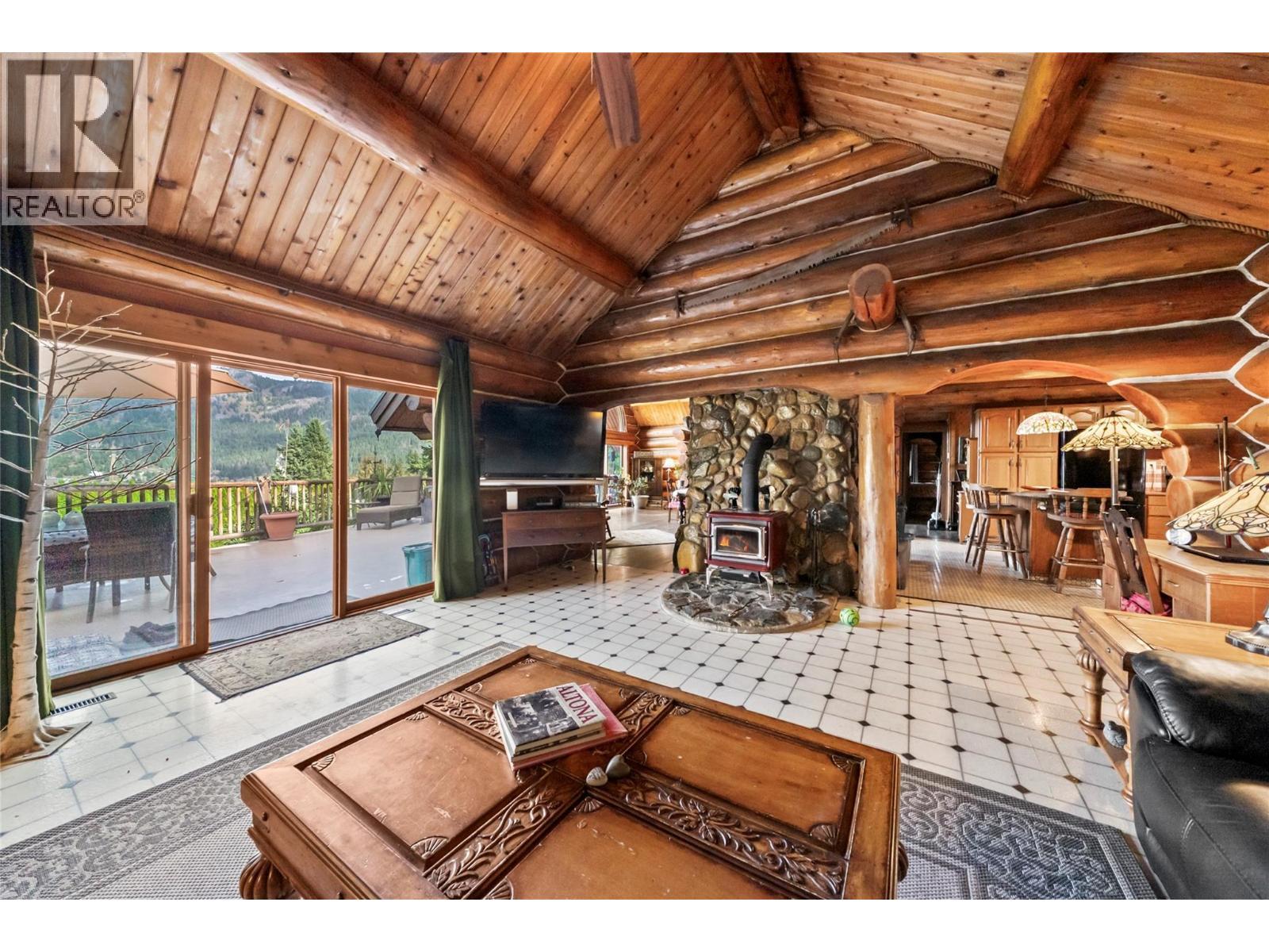 2462 Leisure Road, Blind Bay, BC -