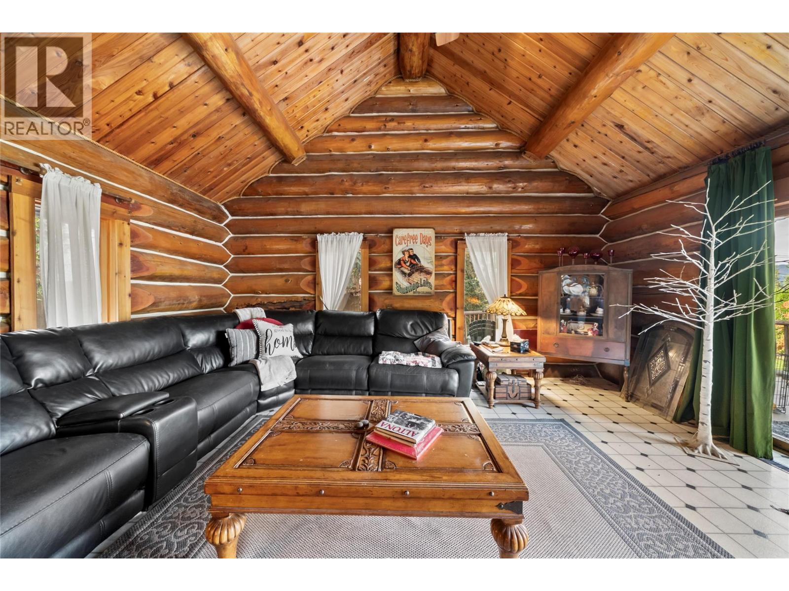 2462 Leisure Road, Blind Bay, BC - Indoor Photo Showing Living Room
