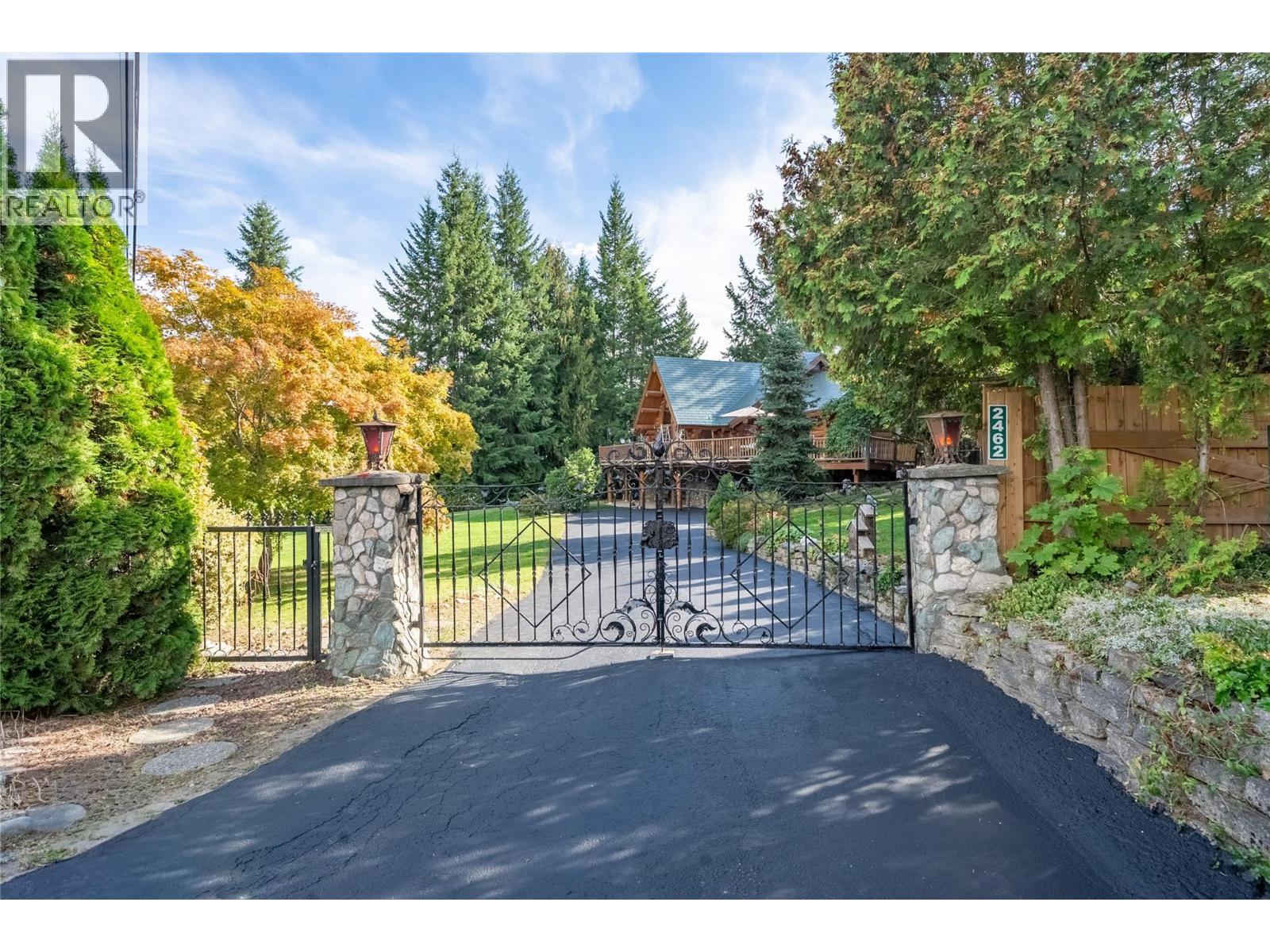 Gated fully fenced yard - 2462 Leisure Road, Blind Bay, BC - Outdoor