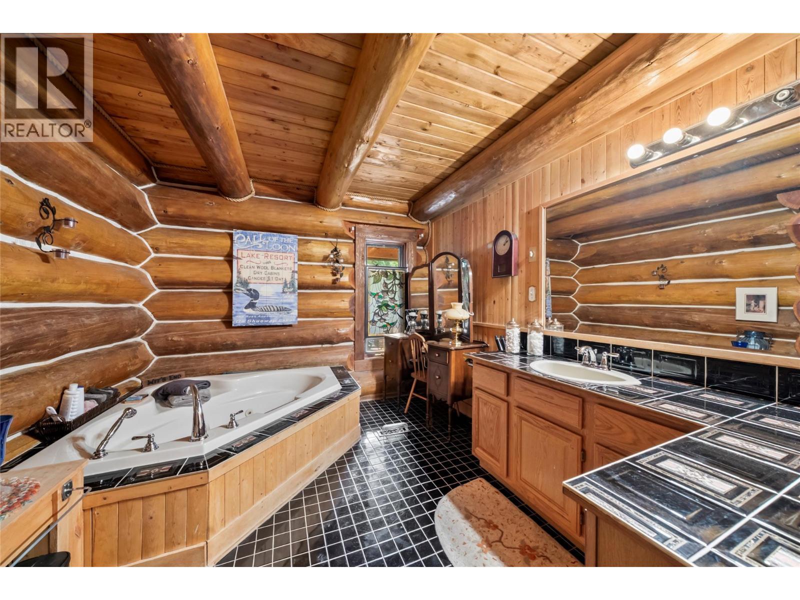 Main bathroom - 2462 Leisure Road, Blind Bay, BC - Indoor