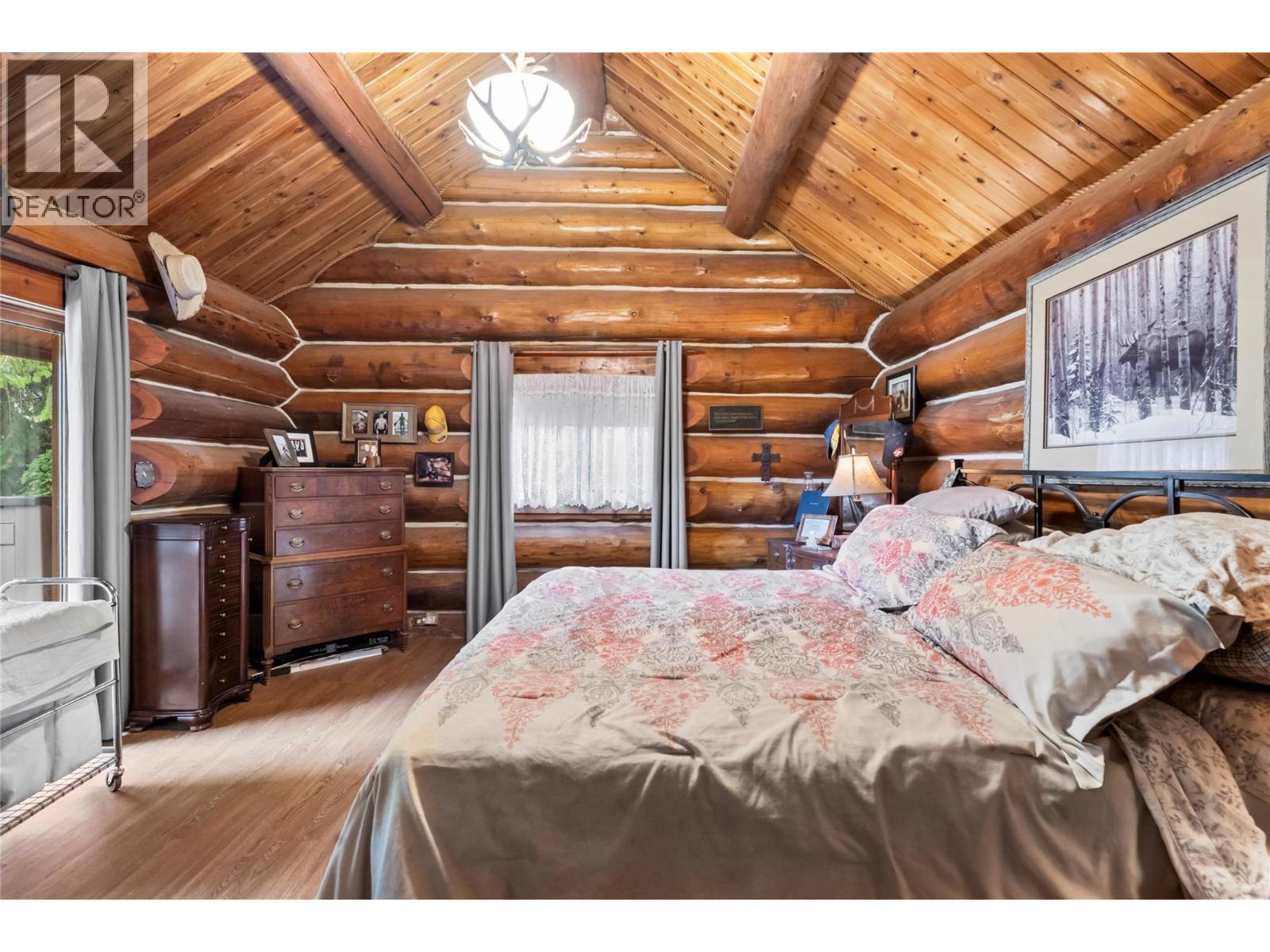 Primary bedroom - 2462 Leisure Road, Blind Bay, BC - Indoor Photo Showing Bedroom