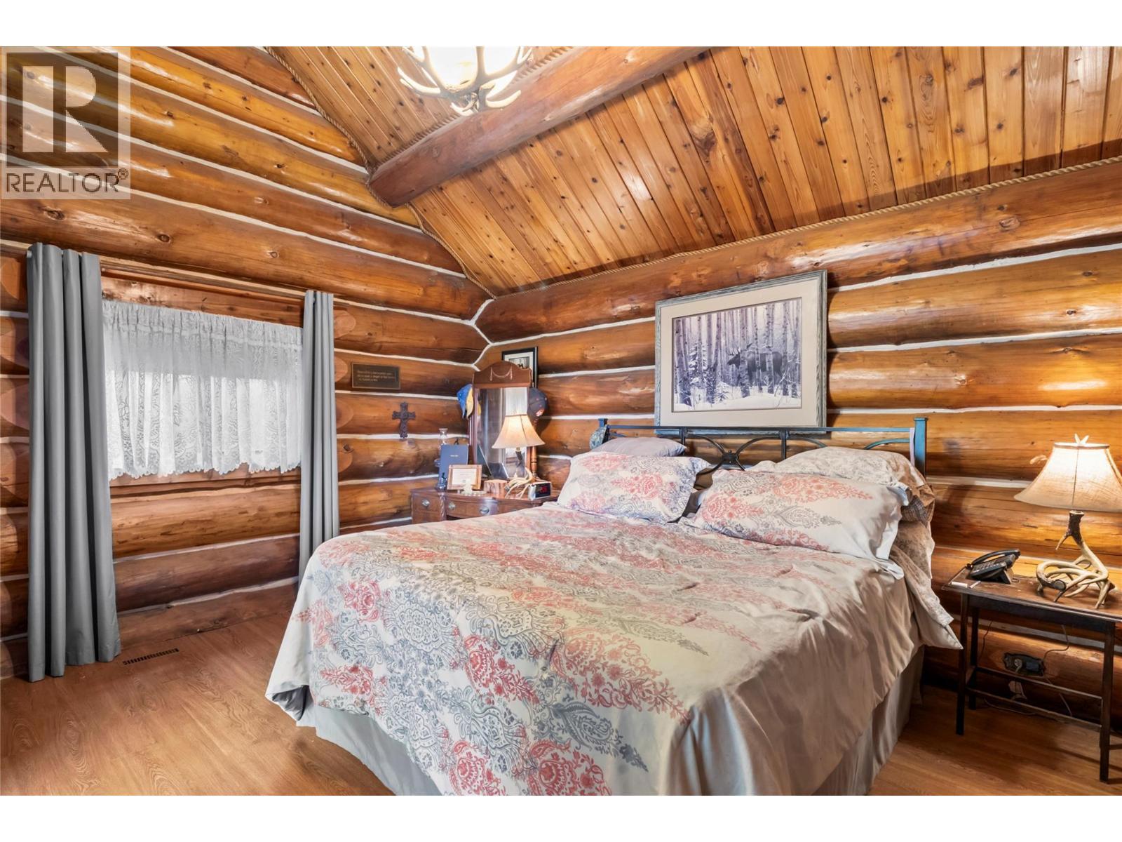 2462 Leisure Road, Blind Bay, BC - Indoor Photo Showing Bedroom