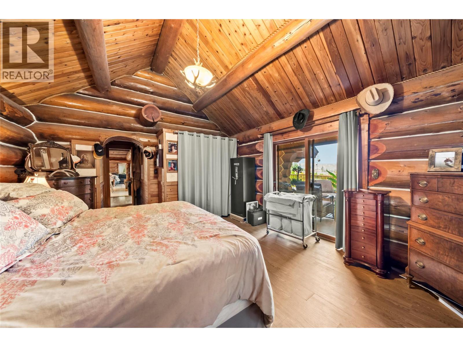 2462 Leisure Road, Blind Bay, BC - Indoor Photo Showing Bedroom