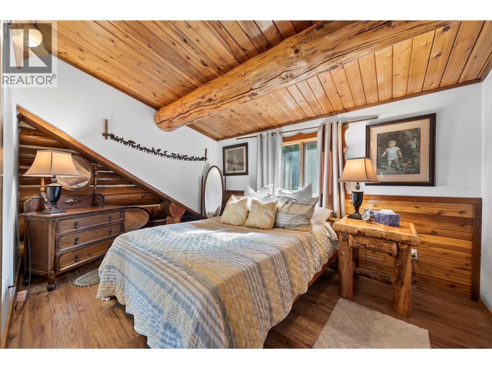 2nd bedroom in loft - 2462 Leisure Road, Blind Bay, BC - Indoor Photo Showing Bedroom