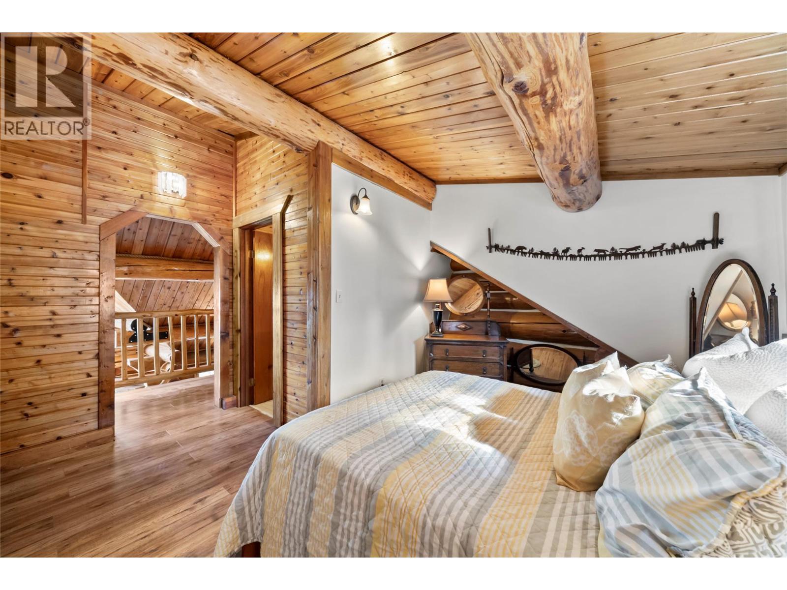 2462 Leisure Road, Blind Bay, BC - Indoor Photo Showing Bedroom