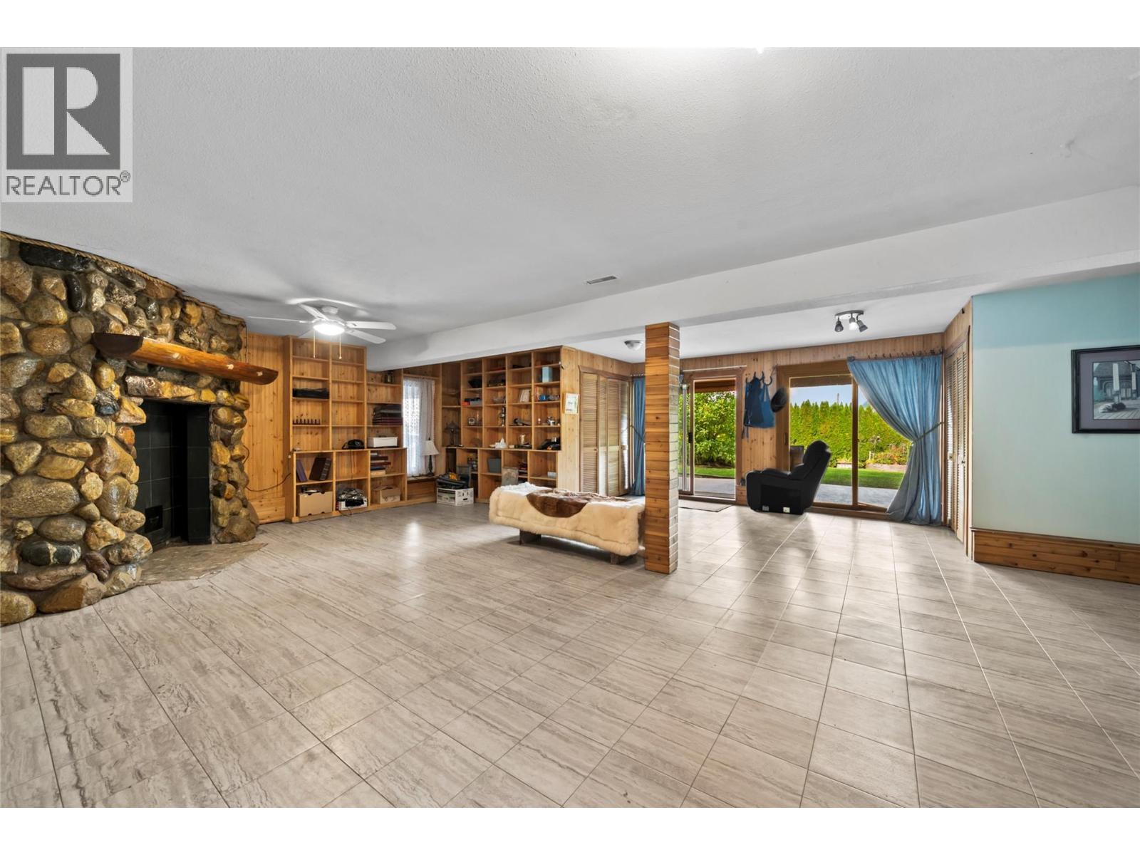 2462 Leisure Road, Blind Bay, BC - Indoor With Fireplace