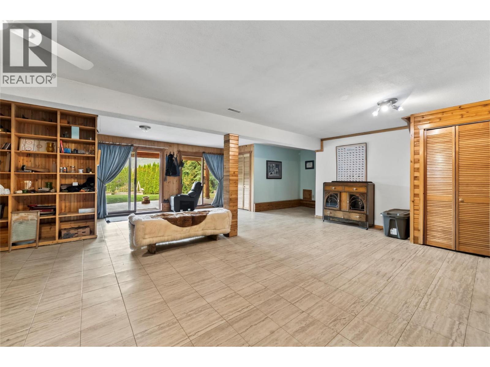 2462 Leisure Road, Blind Bay, BC - Indoor