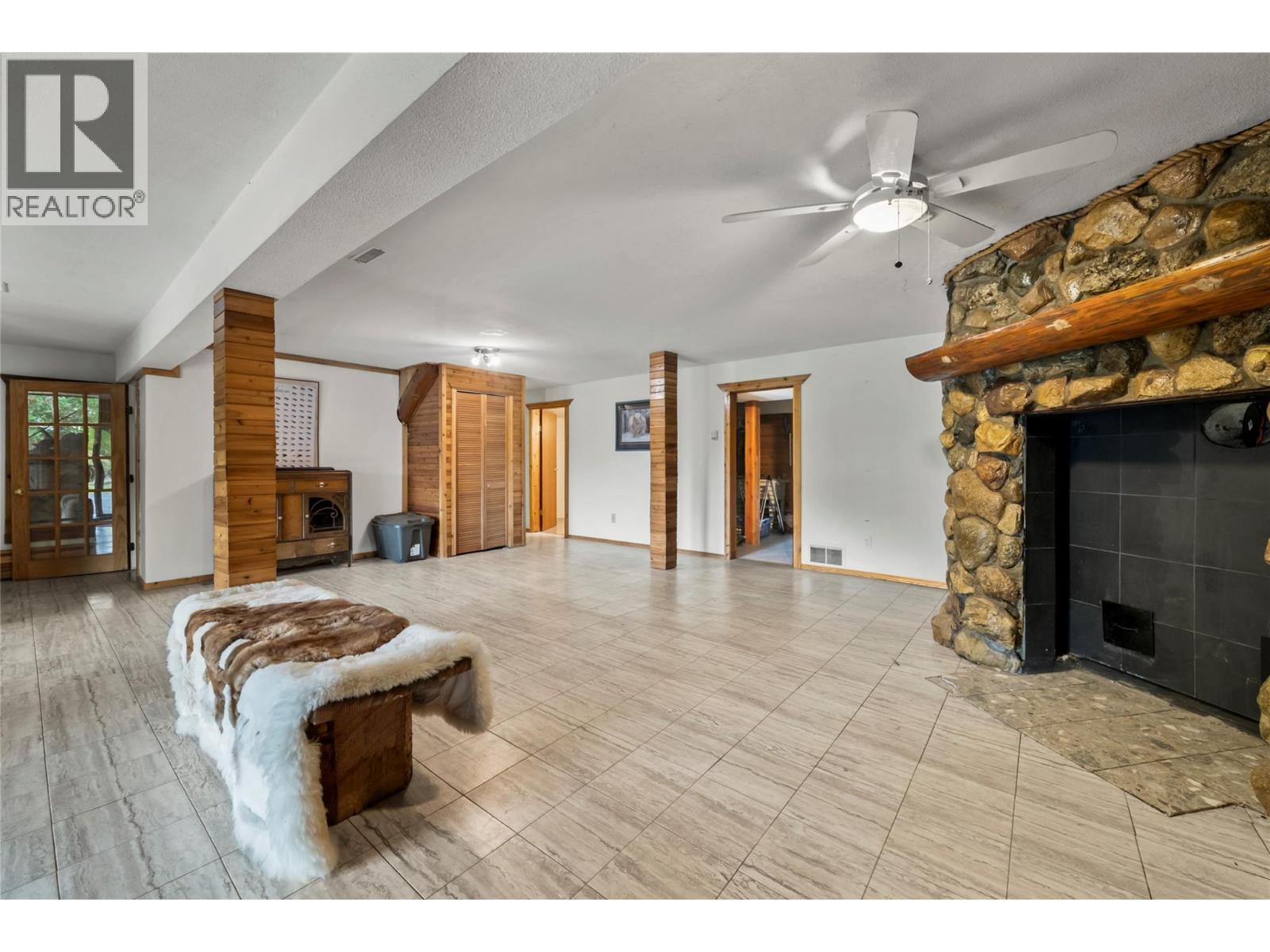 2462 Leisure Road, Blind Bay, BC - Indoor With Fireplace